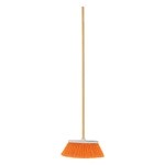ESCOBA MEDIANA�TIPO CEPILLO CERDAS DE PVC BASTON DE MADERA CODIGO 57054 FERREBLOCK | Concretos y Materiales de San Juan